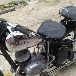 ČZ 150 C z roku 1951 – Madlo spolujezdce 10