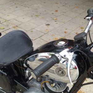 ČZ 150 C z roku 1951 – Madlo spolujezdce 11