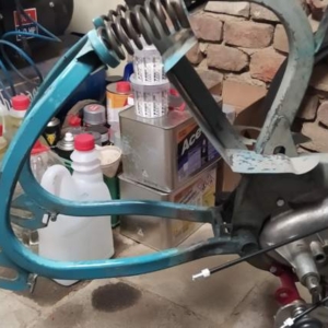 Jawa 50 typ 555 z roku 1959 - Práce na zadní části 190 Jawa 50 typ 555 z roku 1959 - Práce na zadní části 190