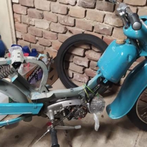 Jawa 50 typ 555 z roku 1959 - Práce na zadní části 192 Jawa 50 typ 555 z roku 1959 - Práce na zadní části 192