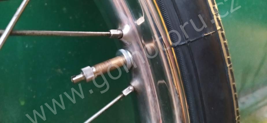 Jawa 50 typ 555 z roku 1959 - Přední kolo 163 Jawa 50 typ 555 z roku 1959 - Přední kolo 163