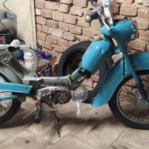 Jawa 50 typ 555 z roku 1959 - Práce na zadní části 204 Jawa 50 typ 555 z roku 1959 - Práce na zadní části 204