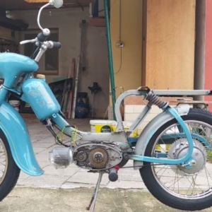 Jawa 50 typ 555 z roku 1959 - Práce na zadní části 207 Jawa 50 typ 555 z roku 1959 - Práce na zadní části 207