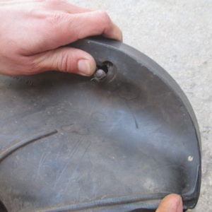 ČZ 150 C z roku 1951 - Výměna gumového potahu sedla 74 ČZ 150 C z roku 1951 - Výměna gumového potahu sedla 74