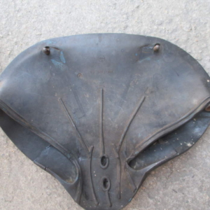 ČZ 150 C z roku 1951 - Výměna gumového potahu sedla 73 ČZ 150 C z roku 1951 - Výměna gumového potahu sedla 73