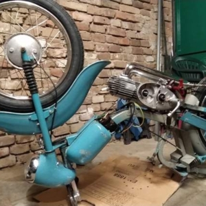 Jawa 50 typ 555 z roku 1959 – Kříž, stojan a výfuk 280 Jawa 50 typ 555 z roku 1959 – Kříž, stojan a výfuk 280