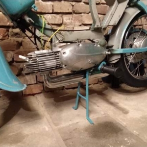Jawa 50 typ 555 z roku 1959 – Kříž, stojan a výfuk 285 Jawa 50 typ 555 z roku 1959 – Kříž, stojan a výfuk 285