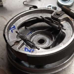 Jawa 50 typ 555 z roku 1959 – Oprava brzd 12 Jawa 50 typ 555 z roku 1959 – Oprava brzd 12