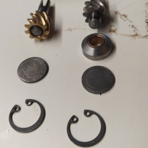 ČZ 150 C z roku 1951 - Převodník náhonu tachometru 7 ČZ 150 C z roku 1951 - Převodník náhonu tachometru 7