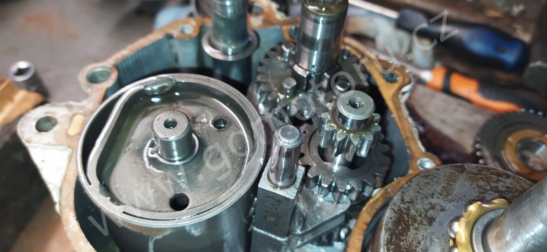 Puch Monza 4S z roku 1977 - Půlení motoru 12 Puch Monza 4S z roku 1977 - Půlení motoru 12