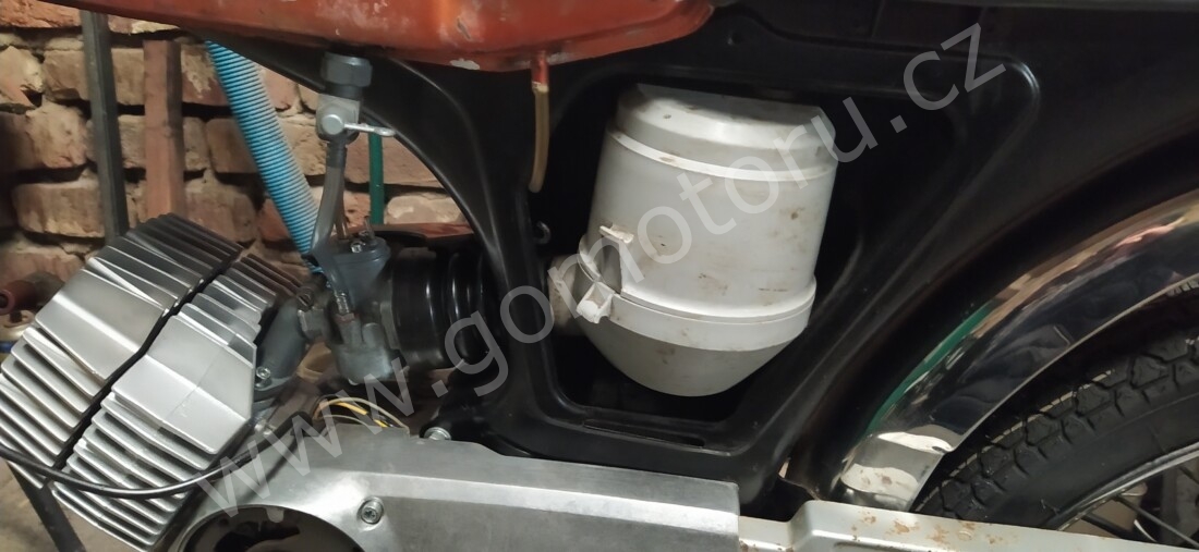 Puch Monza 4S z roku 1977 - Filtr sání 196 Puch Monza 4S z roku 1977 - Filtr sání 196