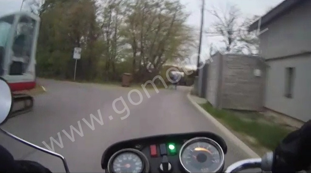 Puch Monza 4S z roku 1977 - První jízda po GO 242 Puch Monza 4S z roku 1977 - První jízda po GO 242