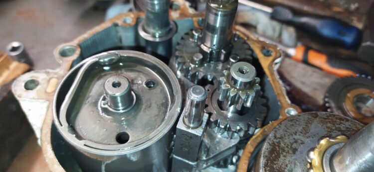 Puch Monza 4S z roku 1977 – Půlení motoru 14