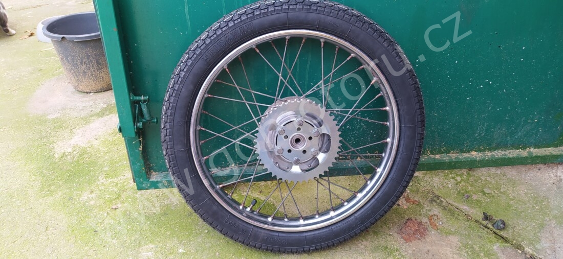 Puch Monza 4S z roku 1977 - Zadní kolo 137 Puch Monza 4S z roku 1977 - Zadní kolo 137