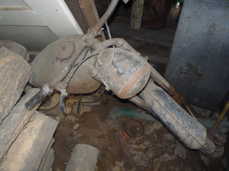 ČZ 150 C z roku 1952 - Původní stav 1 ČZ 150 C z roku 1952 - Původní stav 1