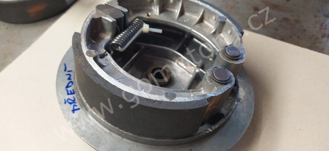 ČZ 125 typ 453 z roku 1961 - Brzdové obložení 87 ČZ 125 typ 453 z roku 1961 - Brzdové obložení 87