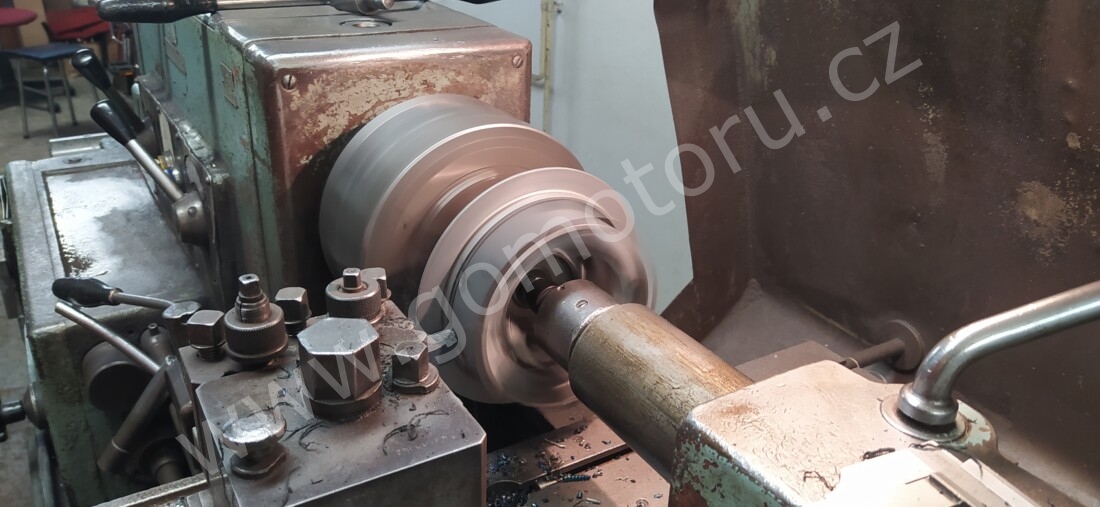 ČZ 125 typ 453 z roku 1961 - Brzdové obložení stočeno 96 ČZ 125 typ 453 z roku 1961 - Brzdové obložení stočeno 96