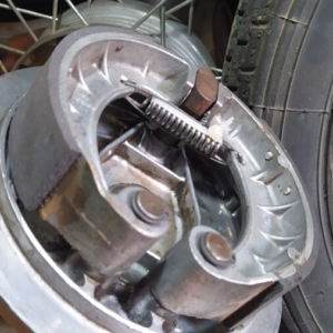 ČZ 125 typ 453 z roku 1961 - Brzdové obložení stočeno 100 ČZ 125 typ 453 z roku 1961 - Brzdové obložení stočeno 100