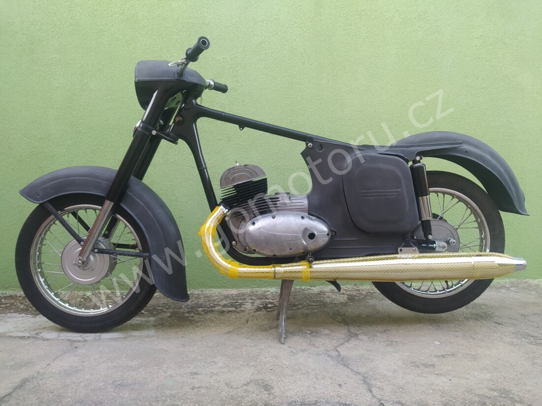 ČZ 125 typ 453 z roku 1961 - Postupné spasovávání 105 ČZ 125 typ 453 z roku 1961 - Postupné spasovávání 105