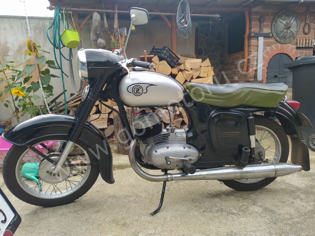 ČZ 125 typ 453 z roku 1961 - Kompletace motorky 45 ČZ 125 typ 453 z roku 1961 - Kompletace motorky 45