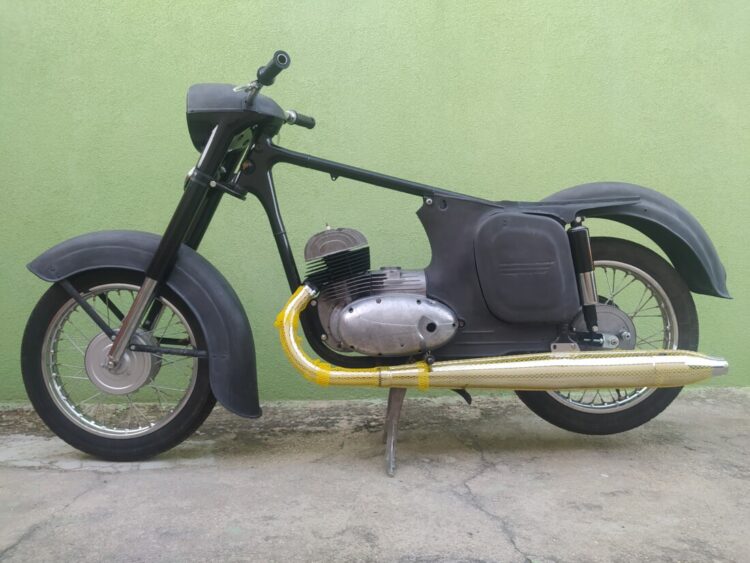 ČZ 125 typ 453 z roku 1961 – Postupné spasovávání [12]