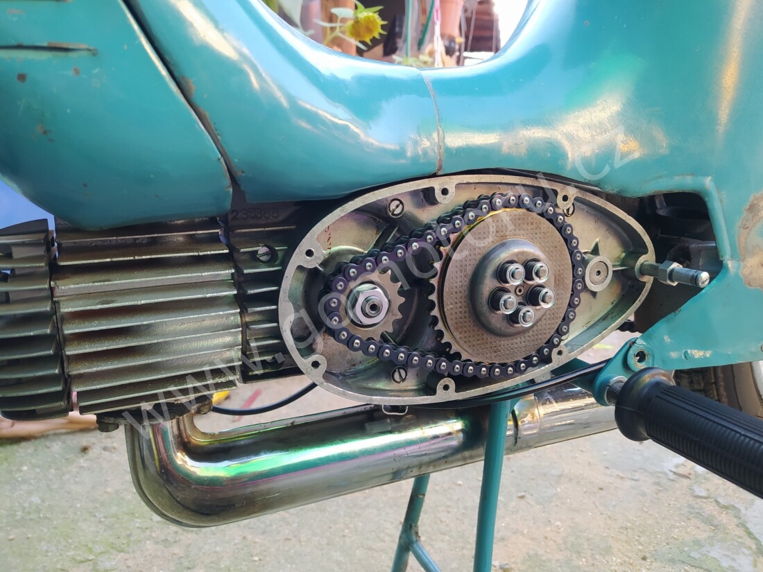 Jawa 50 typ 555 z roku 1959 - Výměna spojky 41 Jawa 50 typ 555 z roku 1959 - Výměna spojky 41