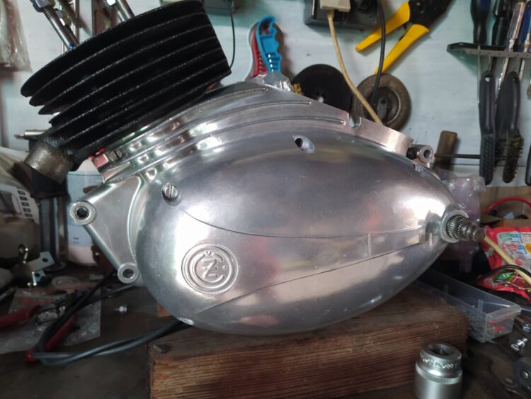 ČZ 150 C z roku 1951 – Skládání motoru 11