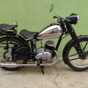 ČZ 150 C z roku 1951 - Příprava na veteránskou testaci 256 ČZ 150 C z roku 1951 - Příprava na veteránskou testaci 256