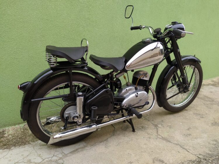 ČZ 150 C z roku 1951 – Příprava na veteránskou testaci 11