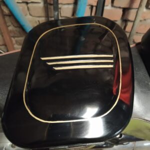 ČZ 125 typ 453 z roku 1961 – Přeleštění laku [11]