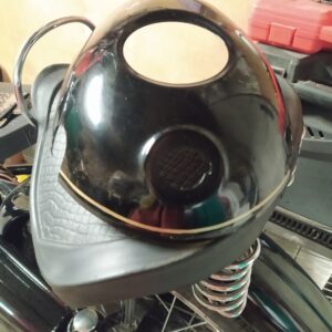 ČZ 125 typ 453 z roku 1961 – Přeleštění laku [7]