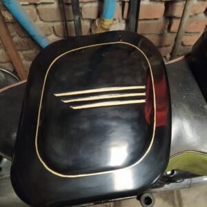 ČZ 125 typ 453 z roku 1961 – Přeleštění laku [9]