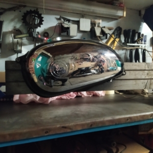 ČZ 125 typ 453 z roku 1961 - Lakování nádrže 298 ČZ 125 typ 453 z roku 1961 - Lakování nádrže 298