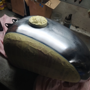 ČZ 125 typ 453 z roku 1961 - Lakování nádrže 291 ČZ 125 typ 453 z roku 1961 - Lakování nádrže 291