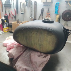 ČZ 125 typ 453 z roku 1961 - Lakování nádrže 292 ČZ 125 typ 453 z roku 1961 - Lakování nádrže 292