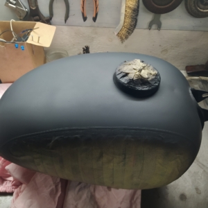 ČZ 125 typ 453 z roku 1961 - Lakování nádrže 293 ČZ 125 typ 453 z roku 1961 - Lakování nádrže 293