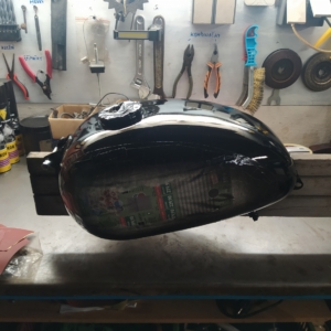 ČZ 125 typ 453 z roku 1961 - Lakování nádrže 296 ČZ 125 typ 453 z roku 1961 - Lakování nádrže 296