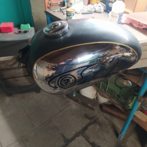 ČZ 125 typ 453 z roku 1961 - Linkování nádrže 305 ČZ 125 typ 453 z roku 1961 - Linkování nádrže 305