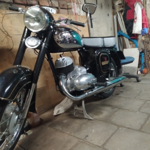 ČZ 125 typ 453 z roku 1961 - Montáž nádrže na rám 314 ČZ 125 typ 453 z roku 1961 - Montáž nádrže na rám 314