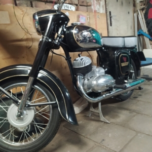 ČZ 125 typ 453 z roku 1961 - Montáž nádrže na rám 315 ČZ 125 typ 453 z roku 1961 - Montáž nádrže na rám 315