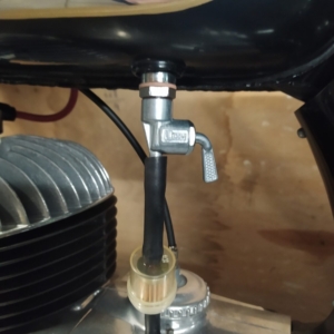 ČZ 125 typ 453 z roku 1961 - Montáž nádrže na rám 319 ČZ 125 typ 453 z roku 1961 - Montáž nádrže na rám 319