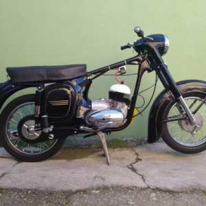 Skládání motorky - ČZ 125 typ 453 z roku 1961 232 Skládání motorky - ČZ 125 typ 453 z roku 1961 232
