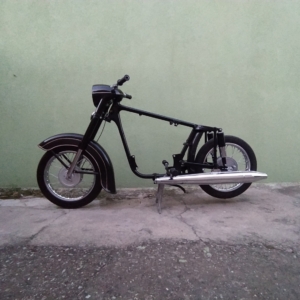 Skládání motorky - ČZ 125 typ 453 z roku 1961 218 Skládání motorky - ČZ 125 typ 453 z roku 1961 218