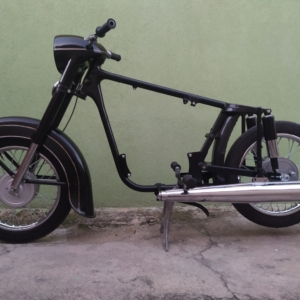 Skládání motorky - ČZ 125 typ 453 z roku 1961 219 Skládání motorky - ČZ 125 typ 453 z roku 1961 219