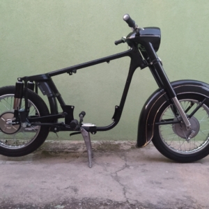 Skládání motorky - ČZ 125 typ 453 z roku 1961 223 Skládání motorky - ČZ 125 typ 453 z roku 1961 223