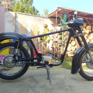 Skládání motorky - ČZ 125 typ 453 z roku 1961 225 Skládání motorky - ČZ 125 typ 453 z roku 1961 225