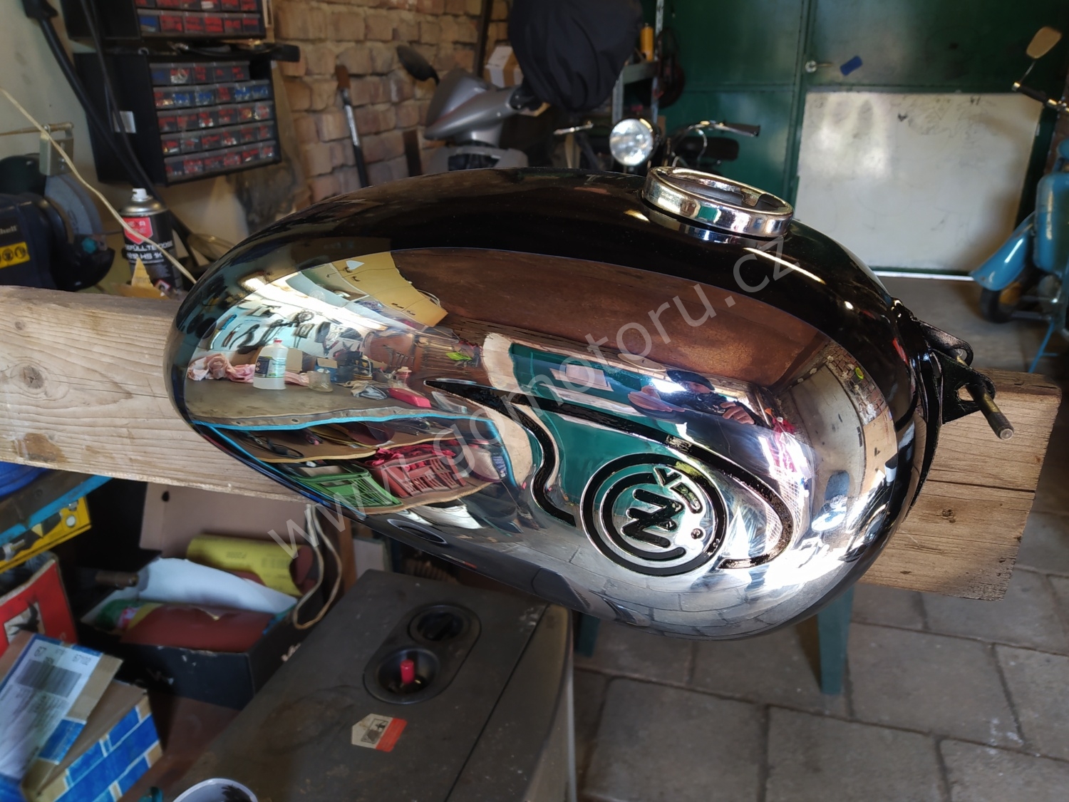 ČZ 125 typ 453 z roku 1961 - Vybarvení loga nádrže 299 ČZ 125 typ 453 z roku 1961 - Vybarvení loga nádrže 299