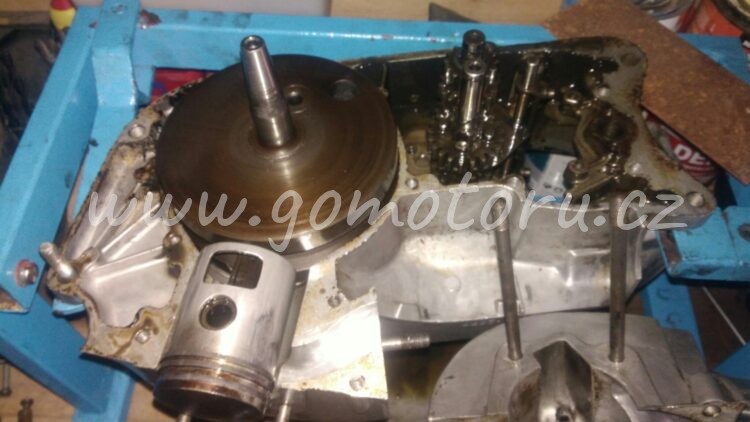 ČZ 125 typ 453 z roku 1961 - Rozebírání motoru 1