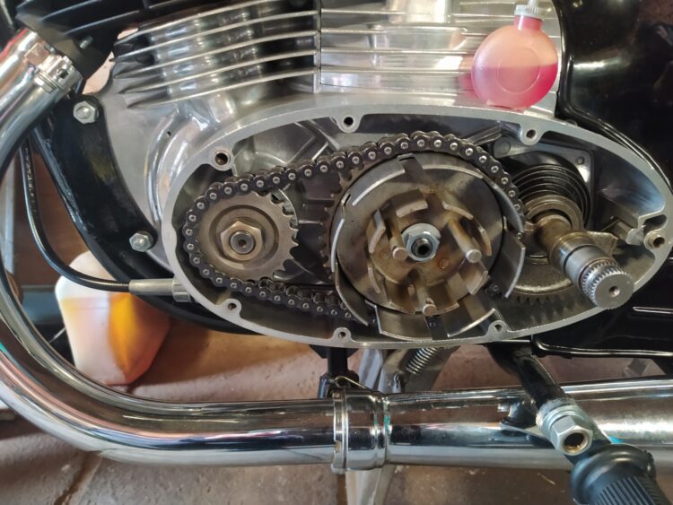 ČZ 125 typ 453 z roku 1961 – Skládání spojky [3]