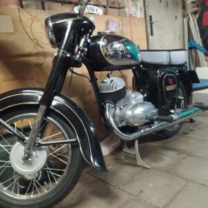 ČZ 125 typ 453 z roku 1961 – Montáž nádrže na rám [4]